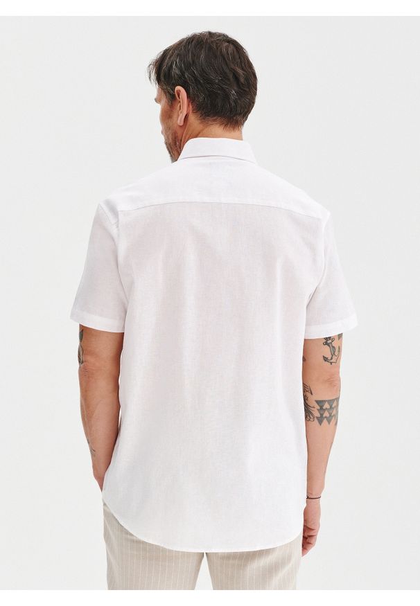 Pako Lorente - PAKO LORENTE - Lniana biała koszula z krótkim rękawem. Kolor: biały, niebieski. Materiał: len. Długość rękawa: krótki rękaw. Długość: krótkie. Wzór: gładki. Sezon: wiosna
