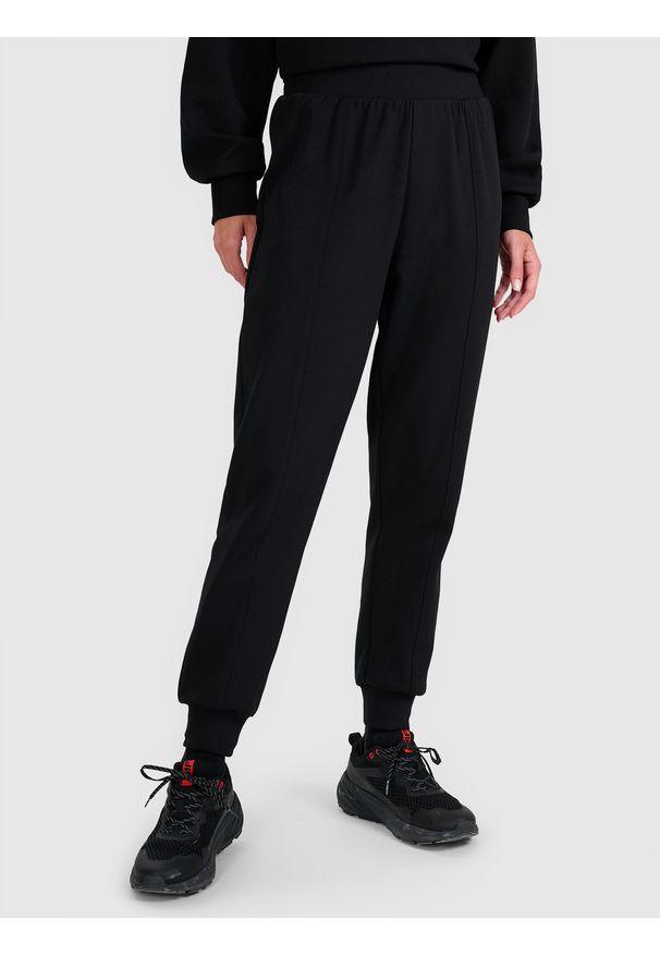 4f - 4F Spodnie dresowe joggery damskie - czarne XL. Kolor: czarny. Materiał: dresówka. Wzór: gładki, ze splotem. Sport: fitness