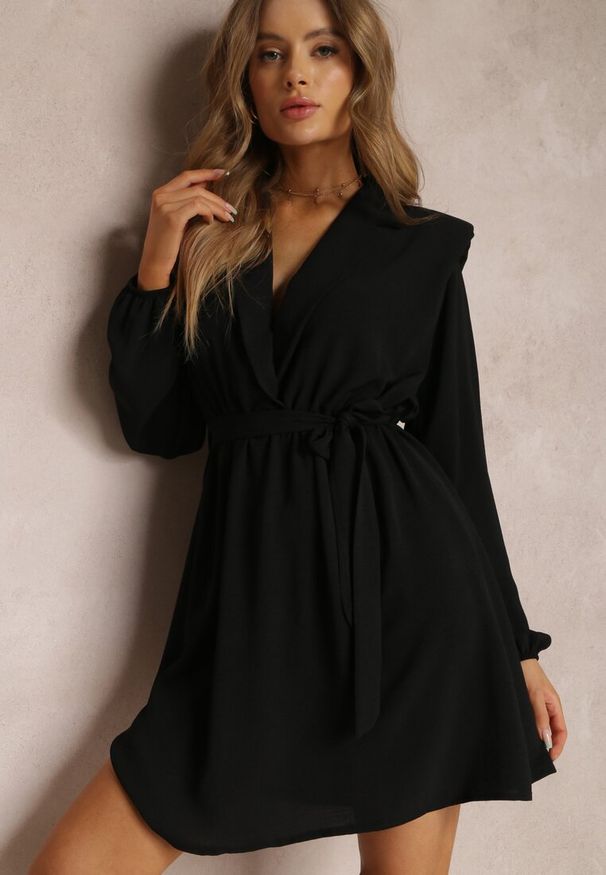 Renee - Czarna Sukienka Bwynvielle. Kolor: czarny. Typ sukienki: proste. Długość: mini