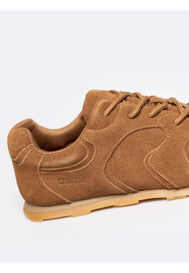 Big-Star - Sneakersy damskie ze skóry naturalnej zamszowej brązowe RR274821 802. Okazja: na spacer, na co dzień. Kolor: brązowy. Materiał: skóra, zamsz. Sport: turystyka piesza