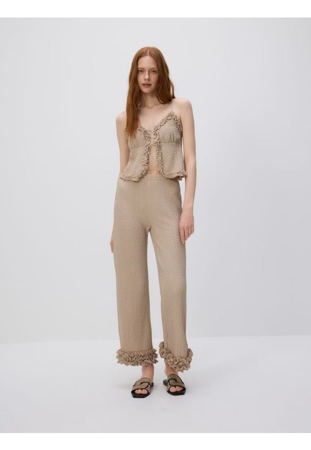 Reserved - Dzianinowy top na ramiączkach - beżowy. Kolor: beżowy. Materiał: dzianina. Długość rękawa: na ramiączkach