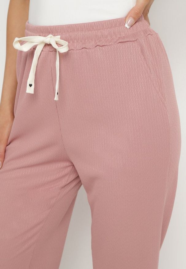 Born2be - Różowe Spodnie z Gumką w Pasie i Szeroką Nogawką Mironia. Okazja: na co dzień. Kolor: różowy. Styl: elegancki, casual