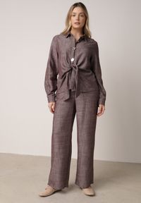 Born2be - Brązowy Komplet z Lnem i Wiskozą Szerokie Spodnie i Koszula z Wiązaniem Ravilith. Kolor: brązowy. Materiał: wiskoza, len #1