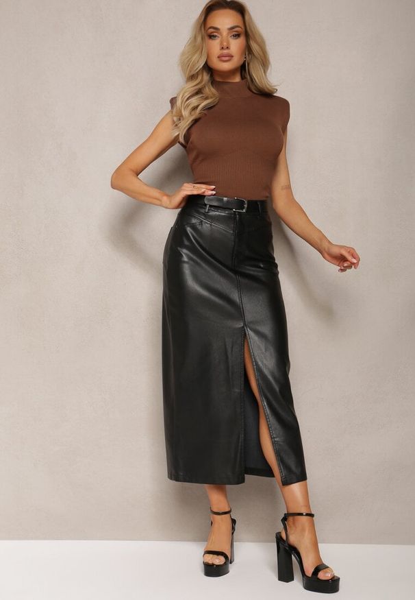 Renee - Czarna Midi Spódnica Ołówkowa z Ekoskóry z Klamrą na Pasku Agotte. Kolor: czarny. Styl: elegancki
