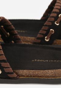 Renee - Czarne Klapki Boho z Ozdobnymi Frędzlami Samsonitta. Okazja: na co dzień. Kolor: czarny. Materiał: koronka. Wzór: aplikacja. Styl: boho #4