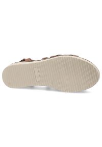 Brązowe Sandały Tamaris Modne Obuwie Damskie. Okazja: na co dzień. Zapięcie: pasek. Kolor: brązowy. Materiał: skóra. Sezon: lato. Obcas: na płaskiej podeszwie. Styl: casual #3