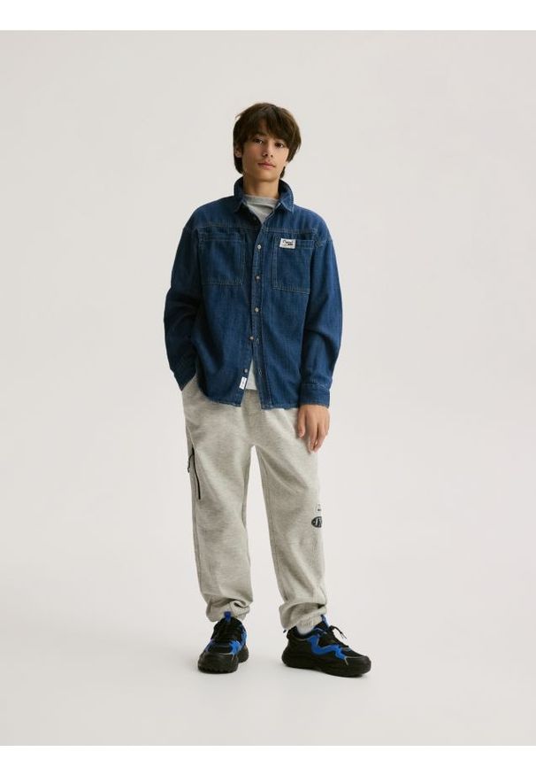 Reserved - Bawełniane joggery - jasnoszary. Kolor: szary. Materiał: bawełna