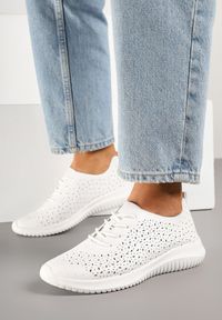 Born2be - Białe Sneakersy z Ażurową Cholewką Grellio. Okazja: na co dzień. Kolor: biały. Materiał: jeans. Szerokość cholewki: normalna. Wzór: ażurowy