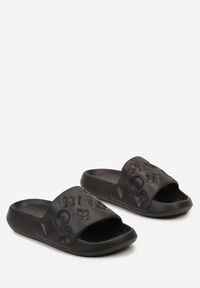 Born2be - Czarne Klapki Piankowe z Wytłoczonym Wzorem Railina. Okazja: na plażę. Kolor: czarny. Sezon: lato. Styl: elegancki #5