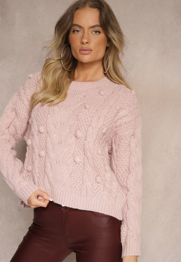 Renee - Różowy Sweter z Wełną i Wiskozą Ozdobiony Tłoczeniem i Kulkami Vaiannae. Kolor: różowy. Materiał: wiskoza, wełna. Wzór: aplikacja. Sezon: zima