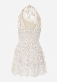 Renee - Biała Koronkowa Sukienka o Rozkloszowanym Kroju z Wiązanym Dekoltem Halter Bervine. Okazja: na randkę, na imprezę. Typ kołnierza: dekolt halter. Kolor: biały. Materiał: koronka #4