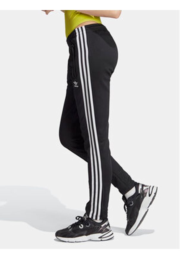 Adidas - adidas Spodnie dresowe adicolor SST IK6600 Czarny Slim Fit. Kolor: czarny. Materiał: bawełna