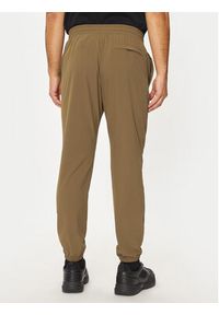 Under Armour Spodnie dresowe UA Vibe Woven 1386557 Brązowy Regular Fit. Kolor: brązowy. Materiał: syntetyk #4