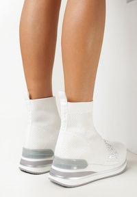 Born2be - Białe Sneakersy Coraly. Nosek buta: okrągły. Kolor: biały. Materiał: materiał. Sezon: wiosna, jesień. Obcas: na obcasie. Wysokość obcasa: niski #2