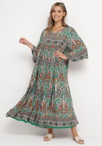 Born2be - Zielona Długa Sukienka Rozkloszowana z Rękawami 3/4 we Wzór Paisley Amarethia. Kolor: zielony. Wzór: paisley. Styl: boho. Długość: maxi #1