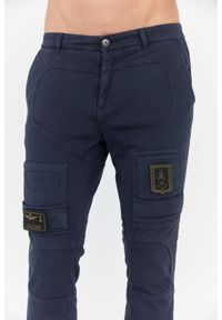 Aeronautica Militare - AERONAUTICA MILITARE Granatowe spodnie bojówki dresowe. Kolor: niebieski. Materiał: bawełna #5