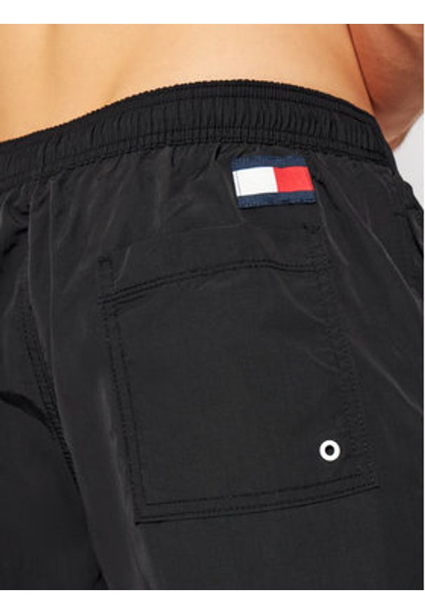 TOMMY HILFIGER - Tommy Hilfiger Szorty kąpielowe UM0UM02048 Czarny Slim Fit. Kolor: czarny. Materiał: syntetyk