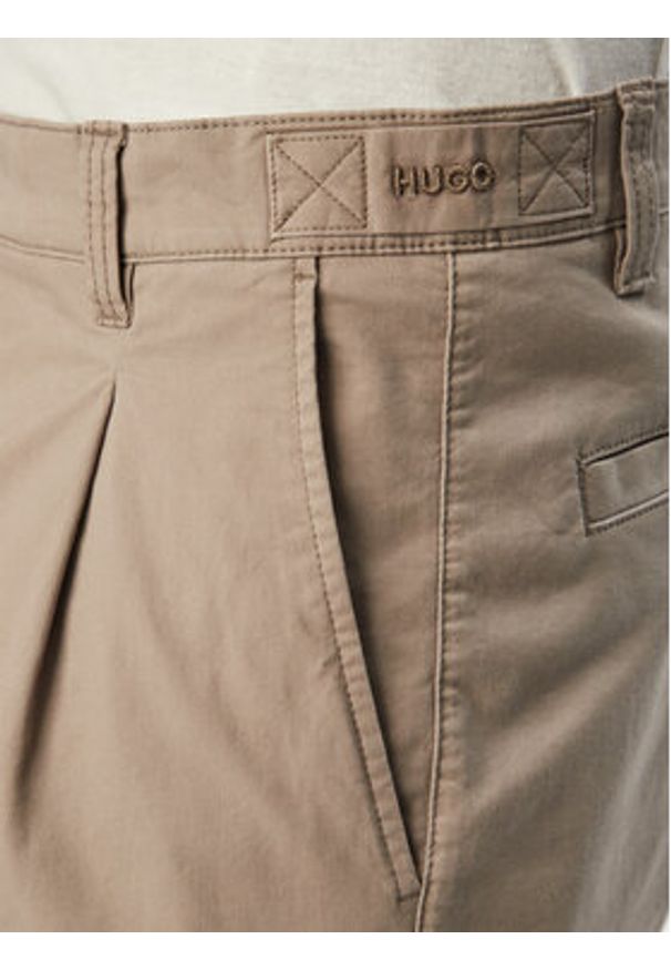 Hugo - HUGO Szorty materiałowe Craysen 262S 50556891 Brązowy jasny Straight Fit. Kolor: brązowy. Materiał: bawełna