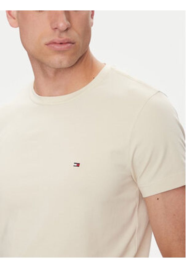 TOMMY HILFIGER - Tommy Hilfiger T-Shirt MW0MW10800 Beżowy Slim Fit. Kolor: beżowy. Materiał: bawełna