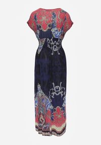 Renee - Granatowa Sukienka o Kopertowym Kroju w Ornamentalny Print Nalori. Okazja: na co dzień. Typ kołnierza: dekolt w serek. Kolor: niebieski. Wzór: nadruk. Typ sukienki: kopertowe. Materiał: materiał. Długość rękawa: krótki rękaw. Styl: boho, wakacyjny, casual. Długość: maxi #4