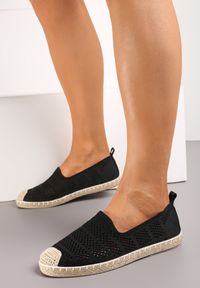 Born2be - Czarne Espadryle z Ażurowej Siateczki Ozdobione Plecionką Lanivesa. Okazja: na co dzień. Kolor: czarny. Materiał: jeans, len. Szerokość cholewki: normalna. Wzór: aplikacja, ażurowy. Sezon: lato. Styl: elegancki, klasyczny, wakacyjny, casual #1