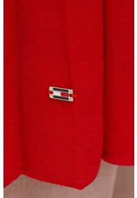 TOMMY HILFIGER - Tommy Hilfiger spódnica kolor czerwony midi rozkloszowana. Kolor: czerwony. Materiał: tkanina, materiał. Wzór: gładki #5