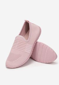 Born2be - Różowe Tenisówki Rhodanthe. Nosek buta: okrągły. Zapięcie: bez zapięcia. Kolor: różowy. Materiał: materiał. Szerokość cholewki: normalna. Wzór: aplikacja. Obcas: na płaskiej podeszwie
