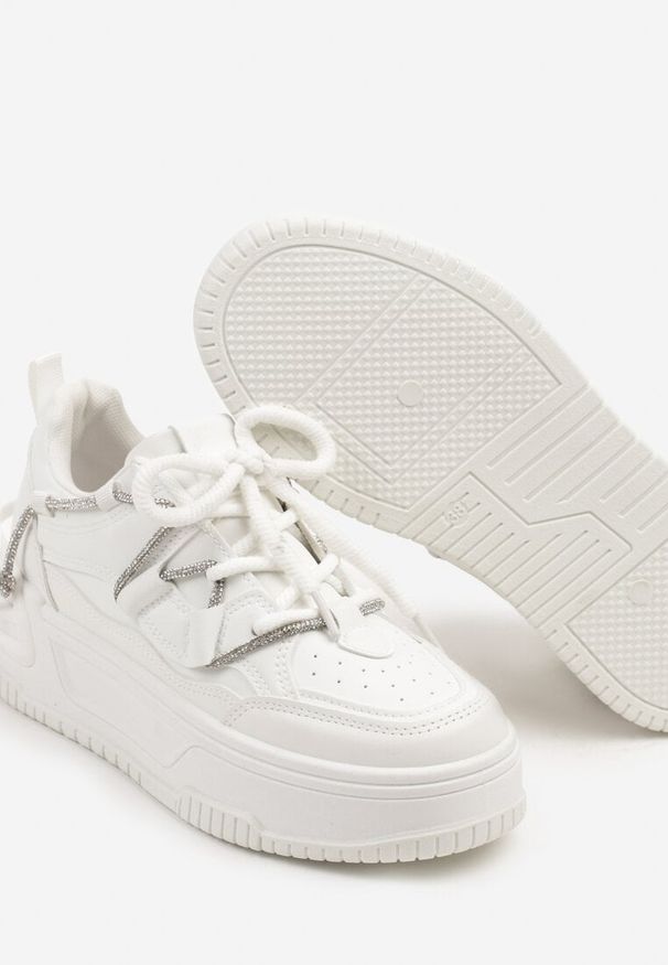 Renee - Białe Sneakersy na Platformie z Paskiem z Cyrkonii Aneolin. Okazja: na co dzień. Zapięcie: pasek. Kolor: biały. Materiał: jedwab. Wzór: aplikacja. Obcas: na platformie