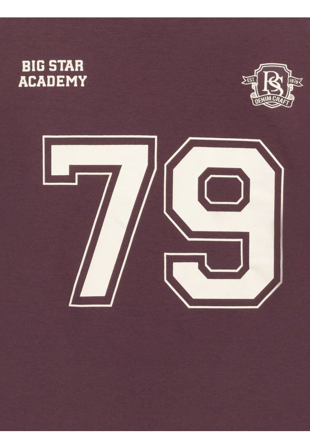 Big-Star - koszulka chłopięca z nadrukiem w stylu college bordowa mores 604. Kolor: czerwony. Materiał: dzianina. Wzór: nadruk. Styl: młodzieżowy