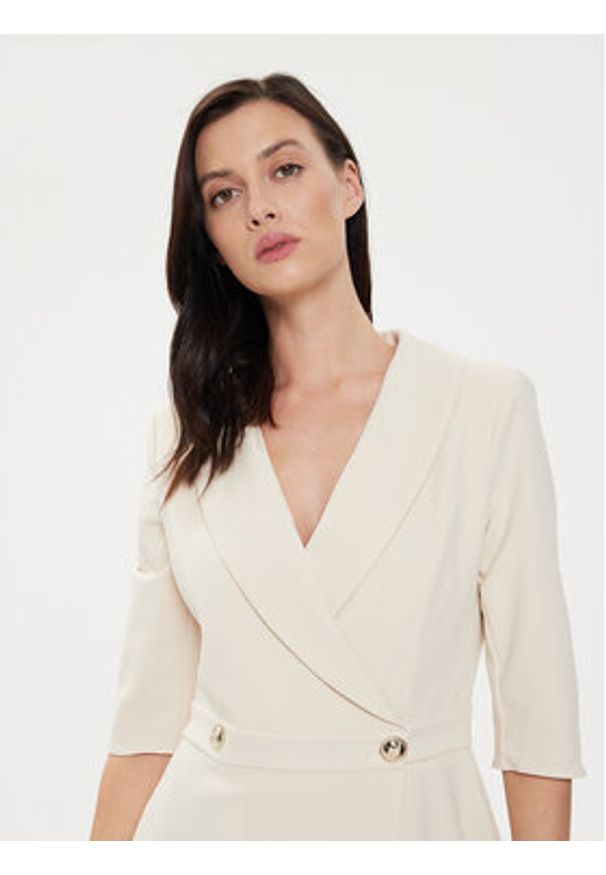 Rinascimento Sukienka koktajlowa CFC0118280003 Écru Regular Fit. Materiał: syntetyk. Styl: wizytowy