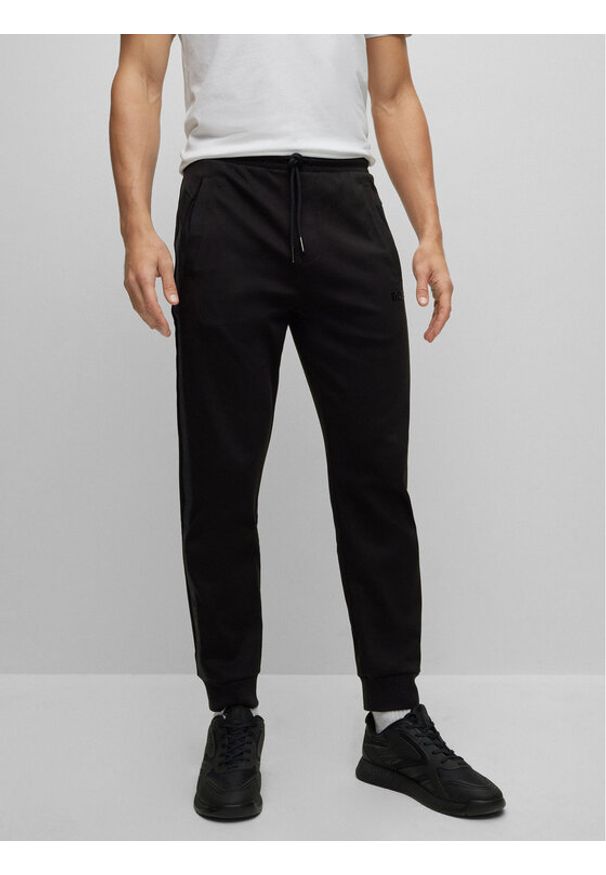 BOSS - Spodnie dresowe Boss. Kolor: czarny. Materiał: bawełna, dresówka