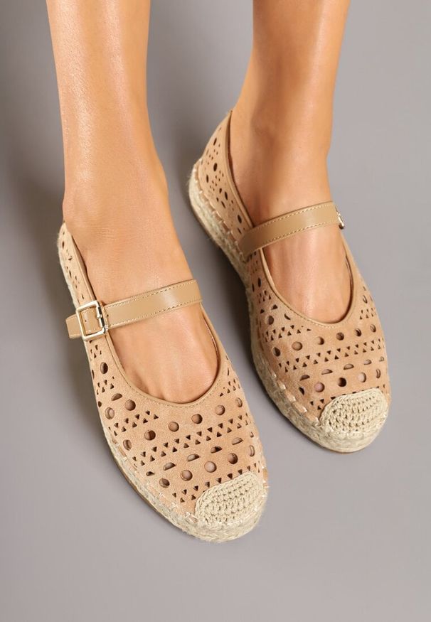 Born2be - Brązowe Ażurowe Espadryle na Płaskiej Podeszwie z Plecionką Aravithra. Okazja: na co dzień. Zapięcie: sprzączka. Kolor: beżowy. Materiał: jeans. Wzór: ażurowy. Obcas: na płaskiej podeszwie. Styl: elegancki, casual