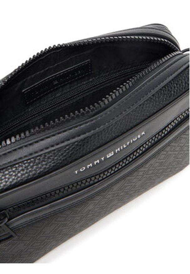 TOMMY HILFIGER - Tommy Hilfiger Saszetka Th Monogram Ew Reporter AM0AM13837 Czarny. Kolor: czarny. Materiał: skóra