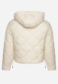 Born2be - Jasnobeżowa Kurtka Krótka z Pikowaniem i Odpinanym Kapturem Taraes. Okazja: na co dzień. Kolekcja: plus size. Kolor: beżowy. Materiał: jeans. Długość: krótkie. Styl: casual, elegancki #7