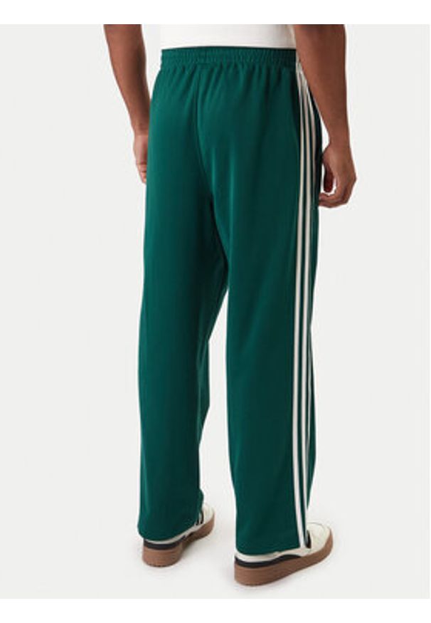 Adidas - adidas Spodnie dresowe adicolor KE3497 Zielony Loose Fit. Kolor: zielony. Materiał: bawełna