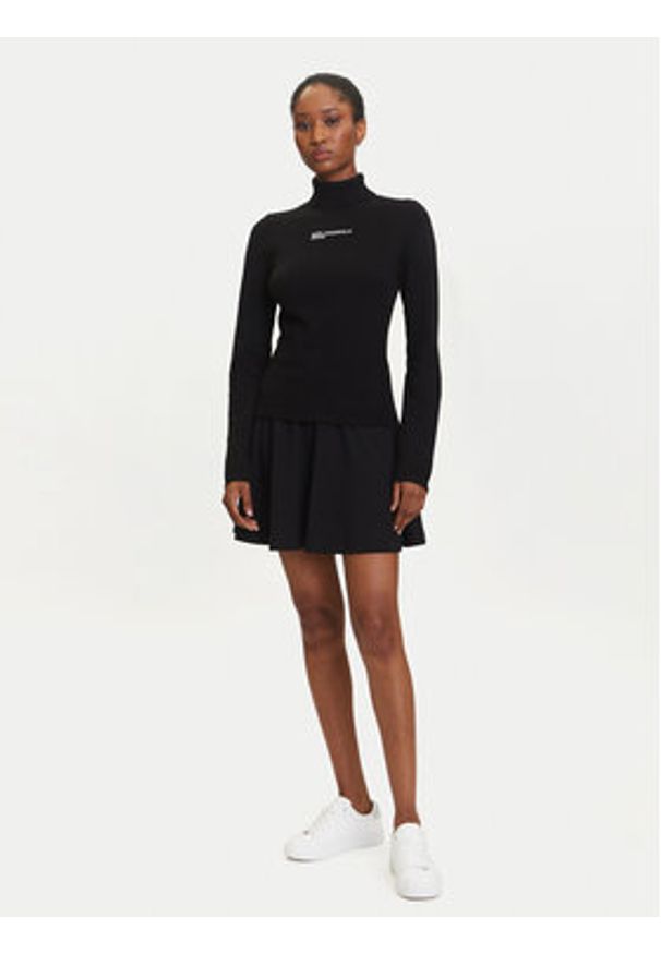 Karl Lagerfeld Jeans Golf A3W18007 Czarny Slim Fit. Typ kołnierza: golf. Kolor: czarny. Materiał: syntetyk