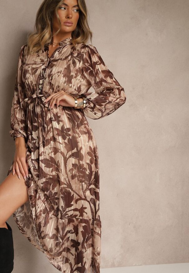 Renee - Brązowa Sukienka o Rozkloszowanym Kroju z Wiązanym Paskiem i Metaliczną Nicią Nalimirae. Okazja: na co dzień. Typ kołnierza: dekolt w kształcie V. Kolor: brązowy. Materiał: skóra, elastan, wiskoza. Styl: casual