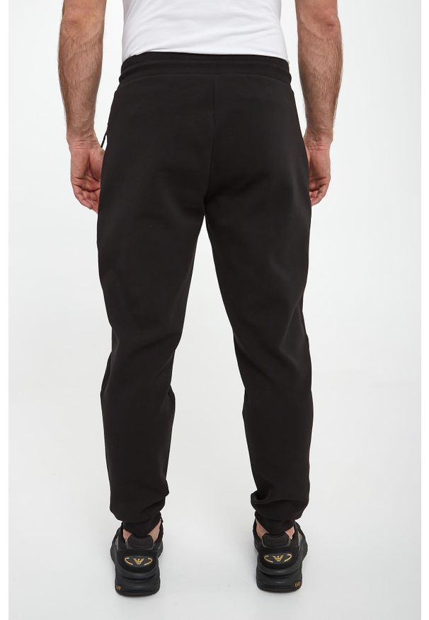 EA7 Emporio Armani - Spodnie dresowe męskie EA7 EMPORIO ARMANI. Materiał: dresówka