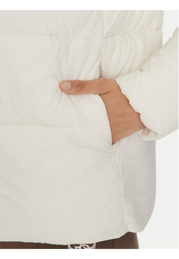 Guess Kurtka puchowa New Claudia V4YL03 WFUD0 Biały Regular Fit. Kolor: biały. Materiał: syntetyk