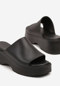 Born2be - Czarne Piankowe Klapki na Grubej Podeszwie Flehira. Okazja: na co dzień. Kolor: czarny. Styl: casual