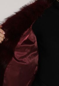 Born2be - Bordowa Kurtka Futerko z Szerokim Kołnierzem Vertilira. Okazja: na co dzień. Kolor: czerwony. Materiał: futro. Styl: wizytowy, casual, elegancki #3