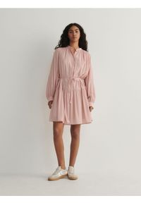Reserved - Sukienka mini z paskiem - różowy. Kolor: różowy. Materiał: tkanina, wiskoza. Długość: mini #1