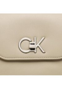 Calvin Klein Torebka Re-Lock Shoulder Bag Md K60K610769 Beżowy. Kolor: beżowy. Materiał: skórzane