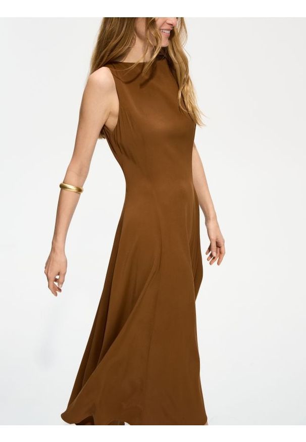Reserved - Sukienka maxi z wiskozą - brązowy. Kolor: brązowy. Materiał: wiskoza. Długość: maxi