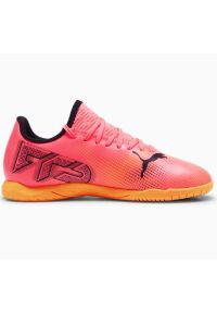 Buty piłkarskie Puma Future 7 Play It 107739-03 różowe. Zapięcie: sznurówki. Kolor: różowy. Materiał: syntetyk, guma. Sport: piłka nożna