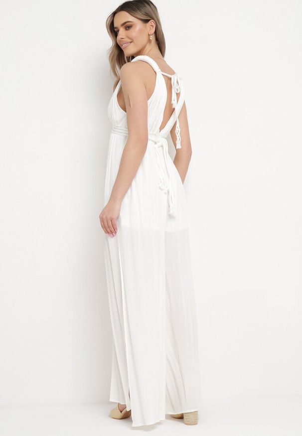 Born2be - Biały Wiskozowy Kombinezon z Gumką w Pasie i Plecionym Sznurkiem z Lnem Evalin. Kolor: biały. Materiał: wiskoza, len. Długość rękawa: na ramiączkach. Wzór: aplikacja