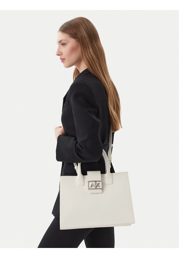 Armani Exchange Torebka XW000305 AF12039 U0011 Écru. Kolor: kremowy. Materiał: skórzane