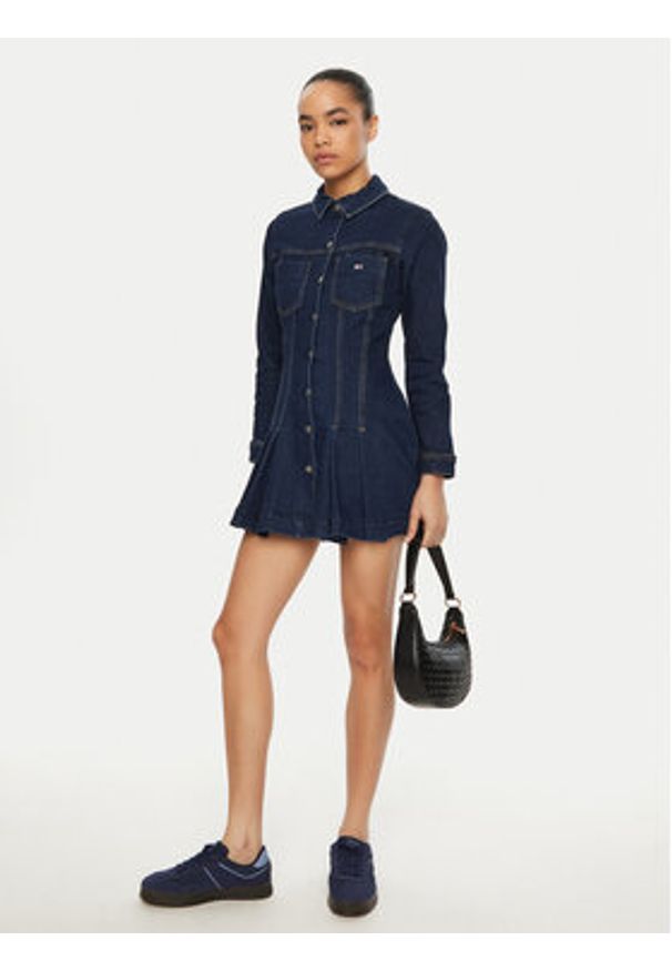 Tommy Jeans Sukienka jeansowa DW0DW20533 Granatowy Regular Fit. Kolor: niebieski. Materiał: bawełna