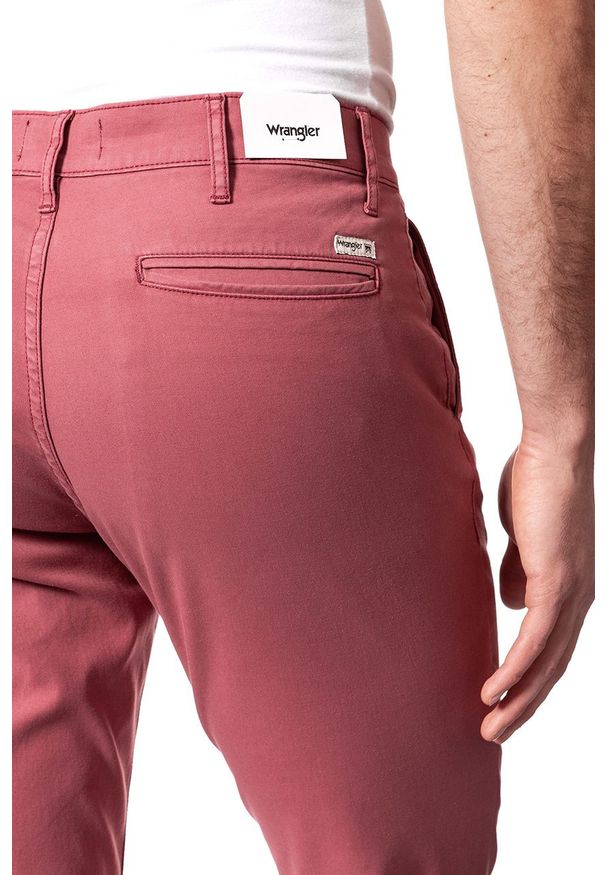 Wrangler - WRANGLER SPODNIE MĘSKIE CHINO BRICK RED W16LHE68G 112127313. Materiał: materiał