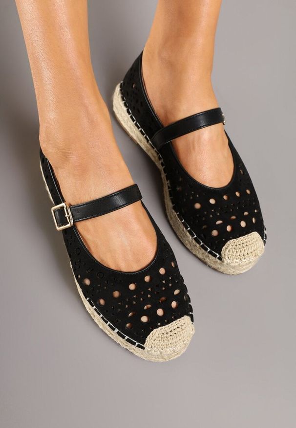 Born2be - Czarne Ażurowe Espadryle na Płaskiej Podeszwie z Plecionką Aravithra. Okazja: na co dzień. Zapięcie: sprzączka. Kolor: czarny. Materiał: jeans. Wzór: ażurowy. Obcas: na płaskiej podeszwie. Styl: elegancki, casual